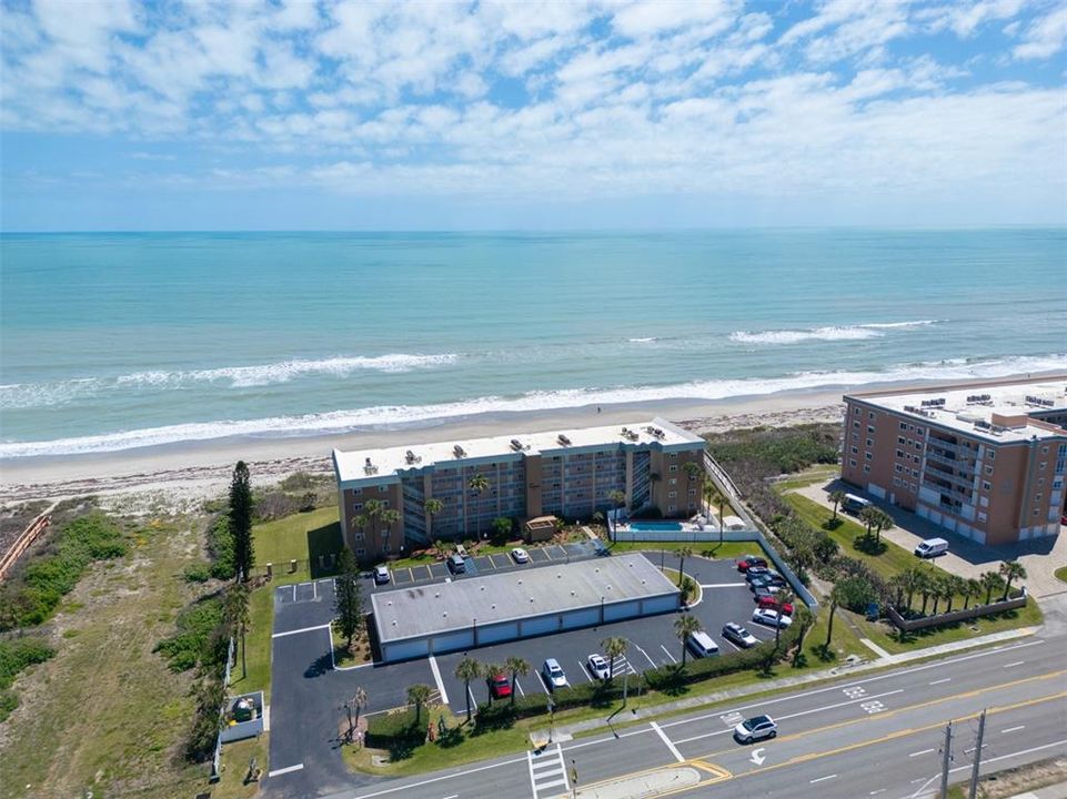 For Sale: $460,000 (2 beds, 2 baths, 1090 Square Feet)