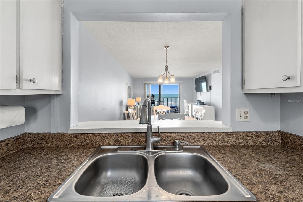 For Sale: $460,000 (2 beds, 2 baths, 1090 Square Feet)