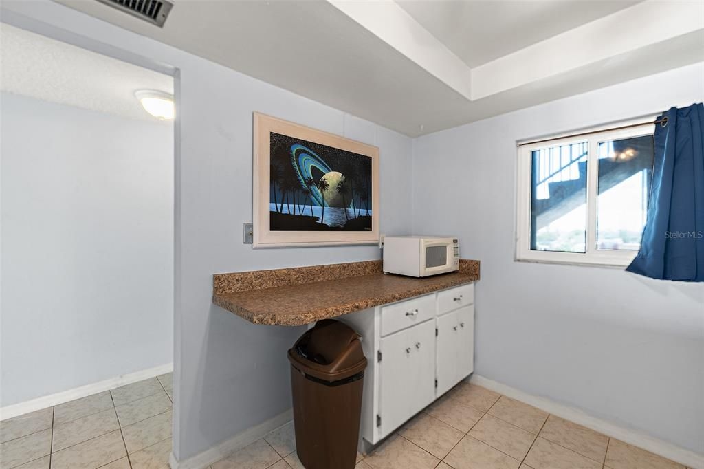For Sale: $460,000 (2 beds, 2 baths, 1090 Square Feet)