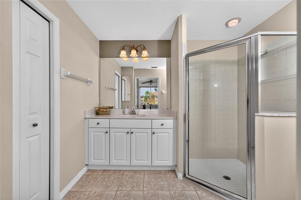 Active With Contract: $270,000 (3 beds, 2 baths, 1556 Square Feet)