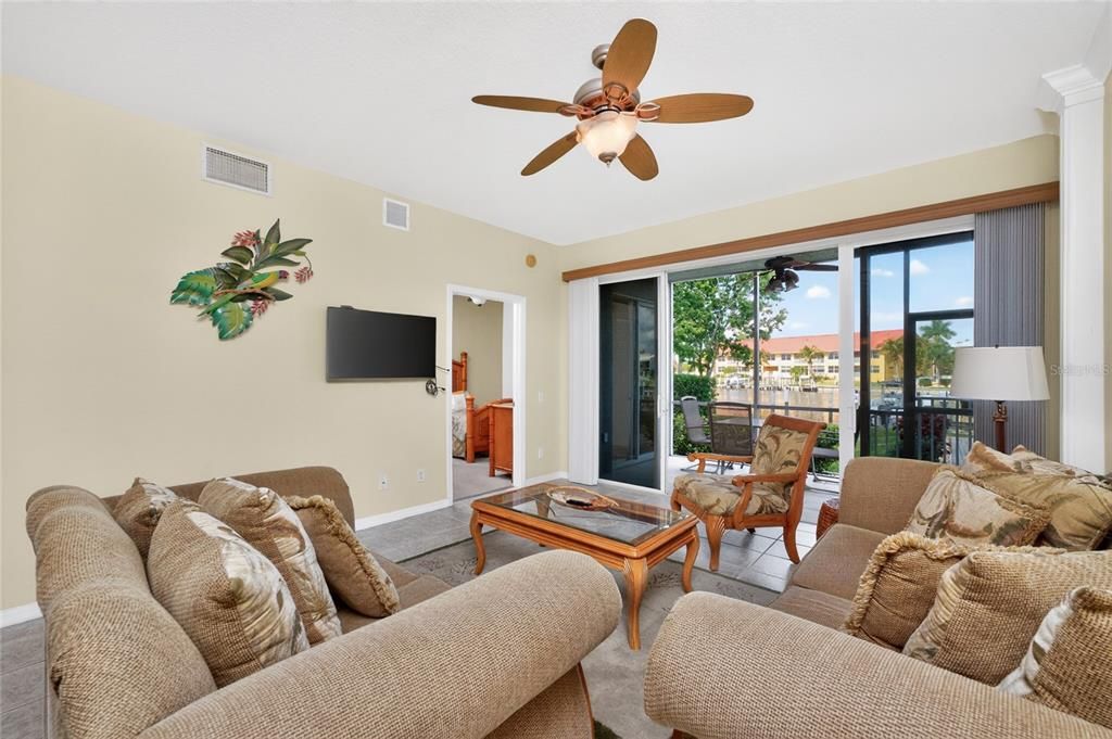 Active With Contract: $270,000 (3 beds, 2 baths, 1556 Square Feet)