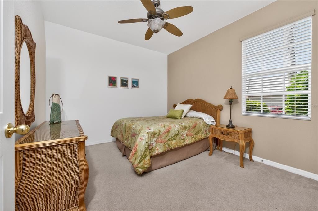 Active With Contract: $270,000 (3 beds, 2 baths, 1556 Square Feet)