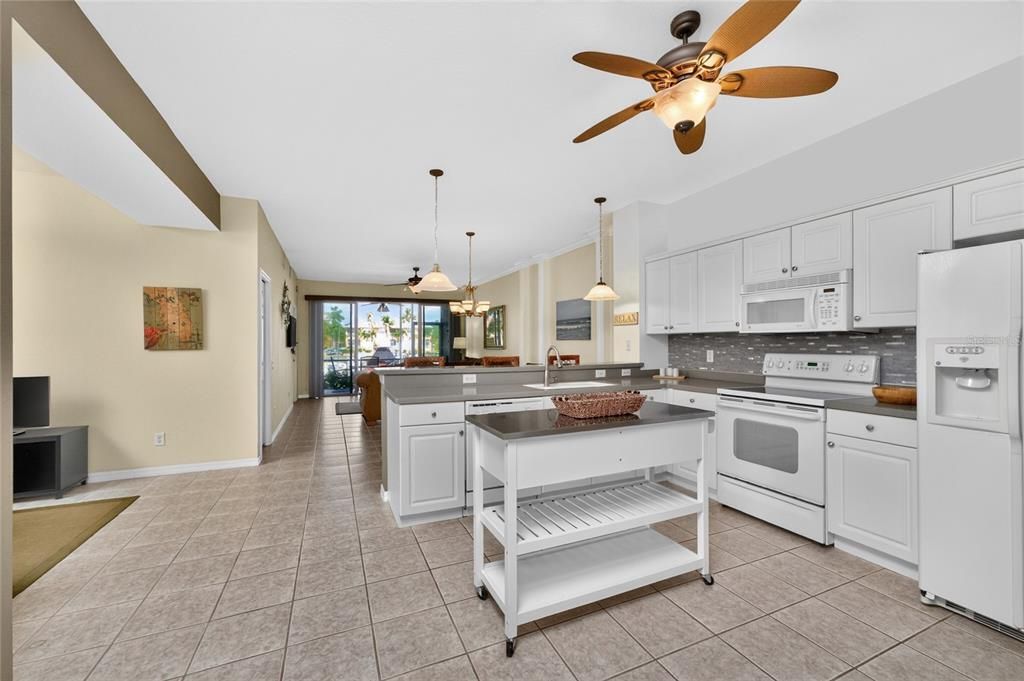 Active With Contract: $270,000 (3 beds, 2 baths, 1556 Square Feet)