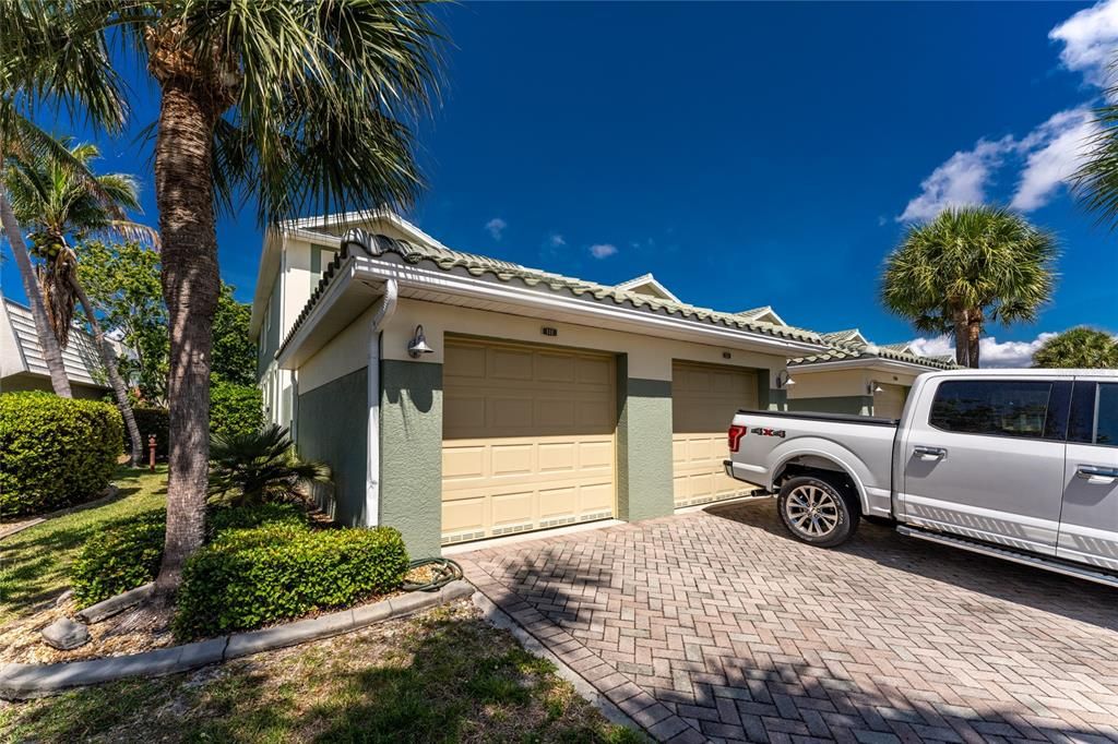 Active With Contract: $270,000 (3 beds, 2 baths, 1556 Square Feet)