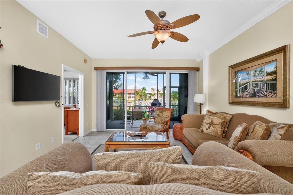 Active With Contract: $270,000 (3 beds, 2 baths, 1556 Square Feet)