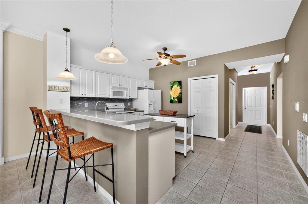 Active With Contract: $270,000 (3 beds, 2 baths, 1556 Square Feet)