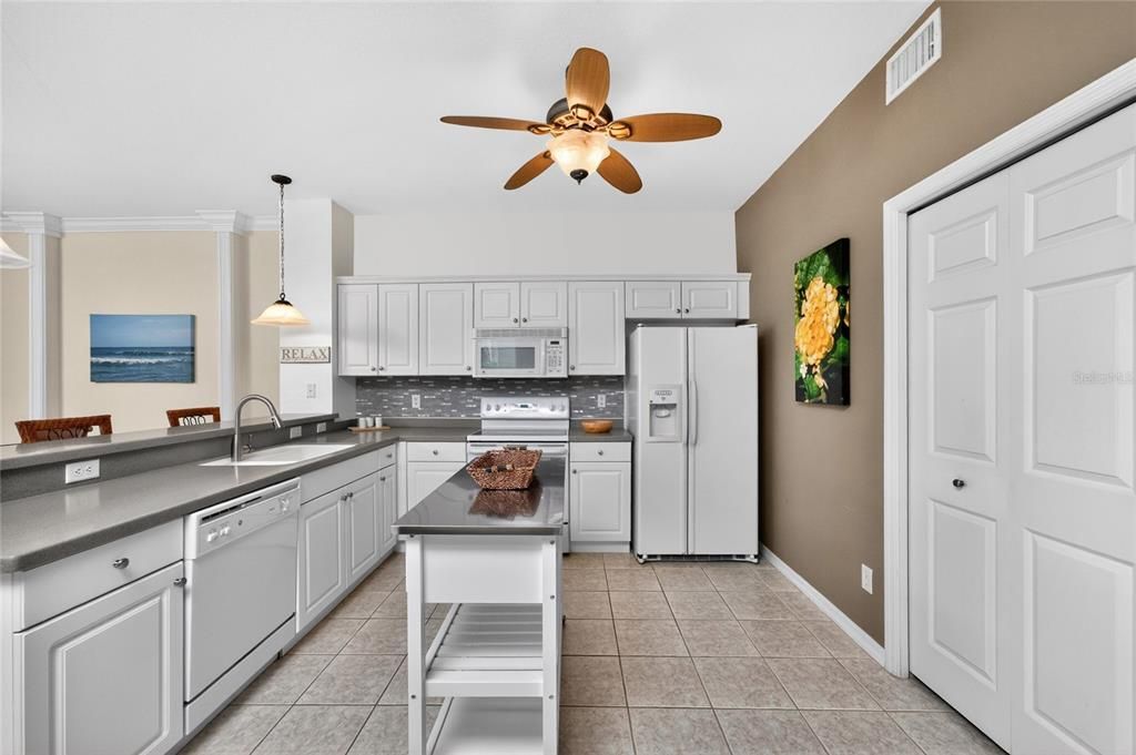 Active With Contract: $270,000 (3 beds, 2 baths, 1556 Square Feet)