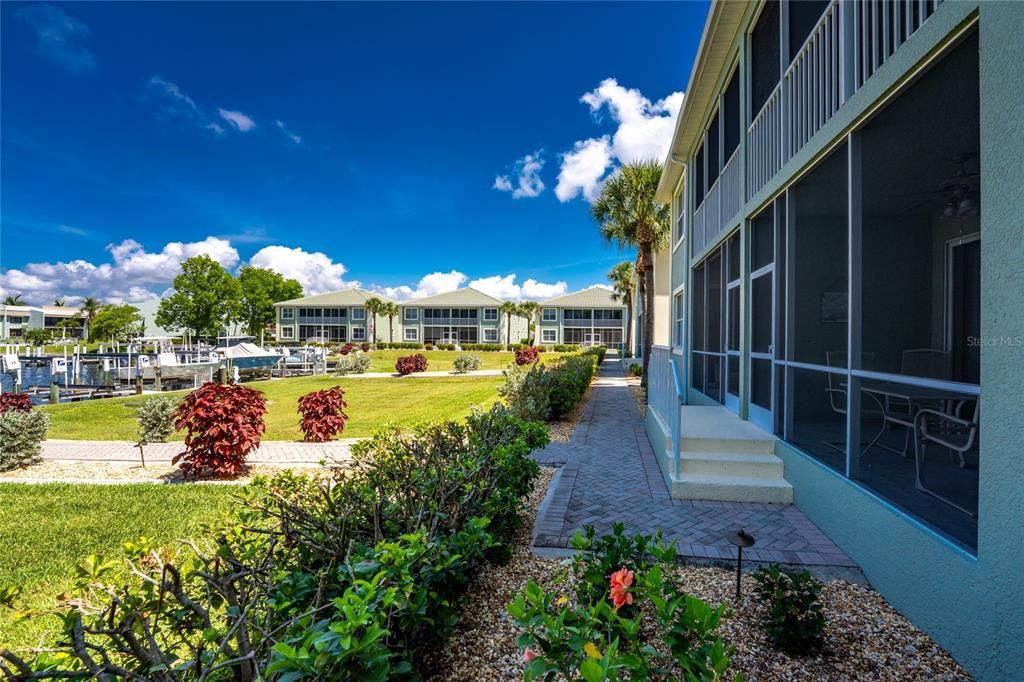 Active With Contract: $270,000 (3 beds, 2 baths, 1556 Square Feet)