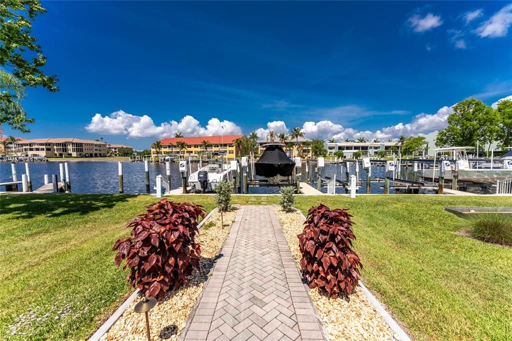 Active With Contract: $270,000 (3 beds, 2 baths, 1556 Square Feet)