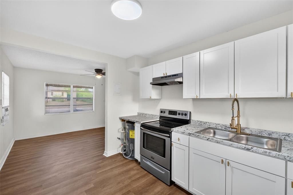 Active With Contract: $139,900 (2 beds, 1 baths, 644 Square Feet)