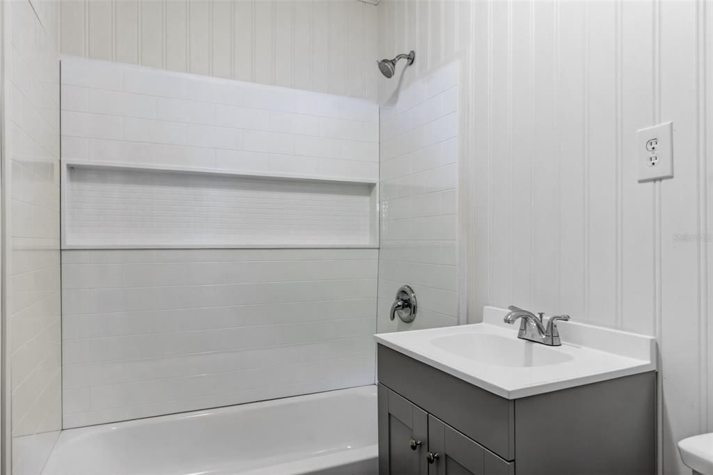 Active With Contract: $139,900 (2 beds, 1 baths, 644 Square Feet)