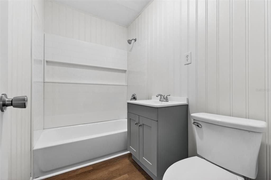 Active With Contract: $139,900 (2 beds, 1 baths, 644 Square Feet)