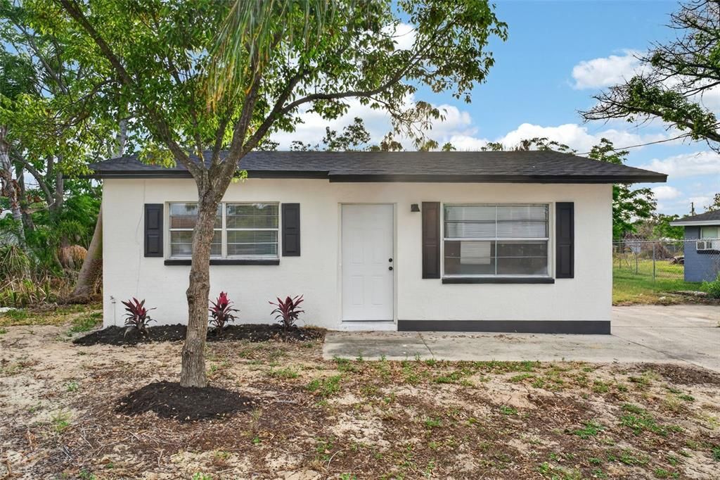 Active With Contract: $139,900 (2 beds, 1 baths, 644 Square Feet)