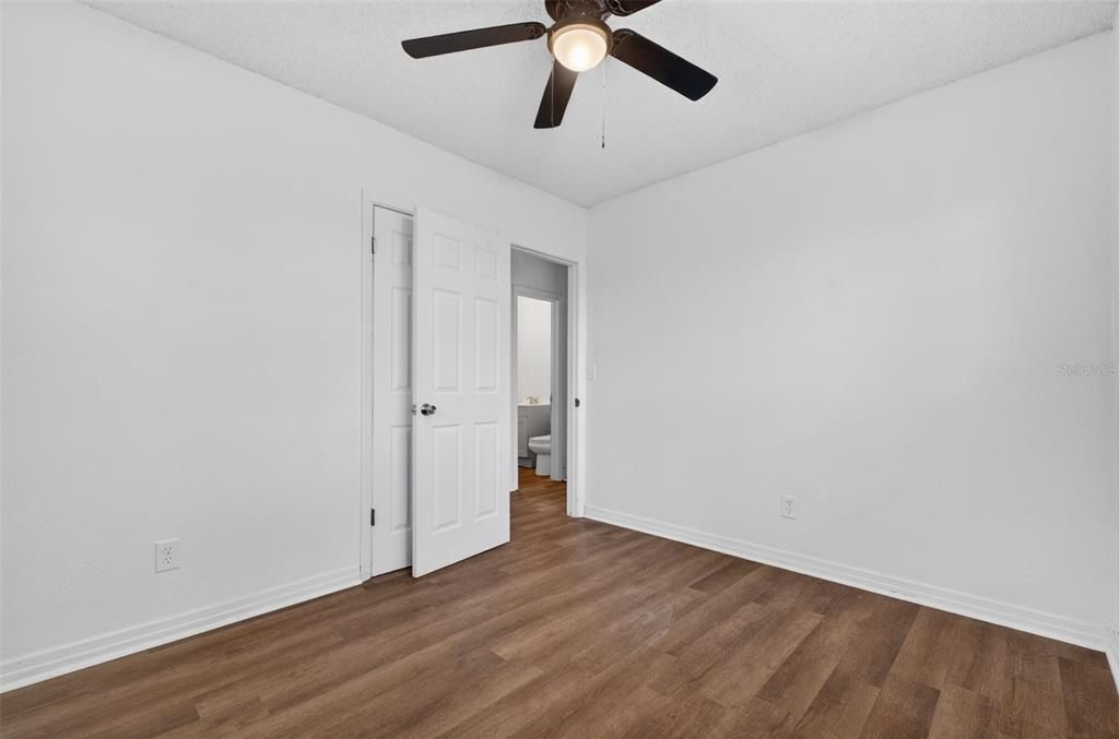 Active With Contract: $139,900 (2 beds, 1 baths, 644 Square Feet)