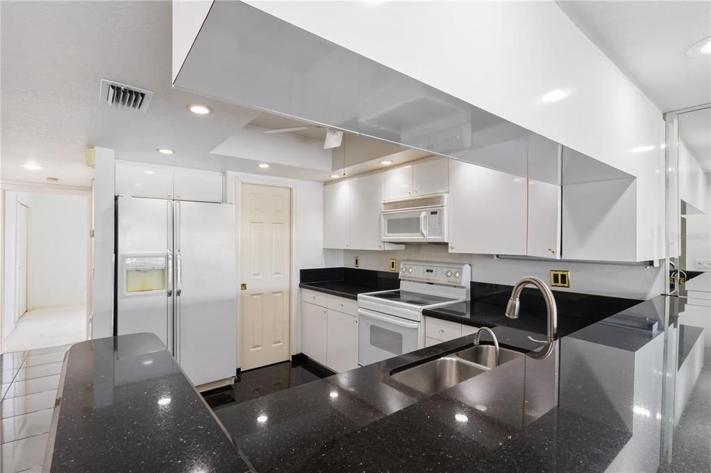 For Sale: $424,900 (3 beds, 4 baths, 2174 Square Feet)