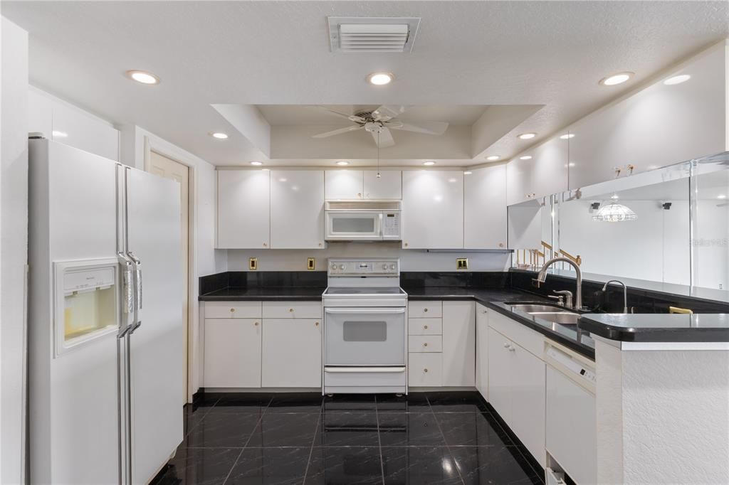 For Sale: $424,900 (3 beds, 4 baths, 2174 Square Feet)