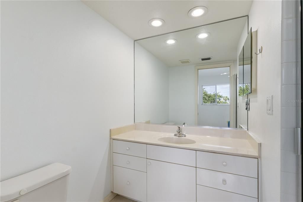 For Sale: $424,900 (3 beds, 4 baths, 2174 Square Feet)