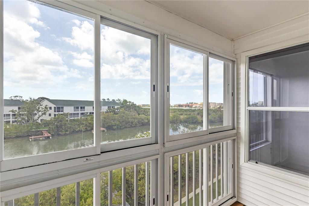 For Sale: $424,900 (3 beds, 4 baths, 2174 Square Feet)