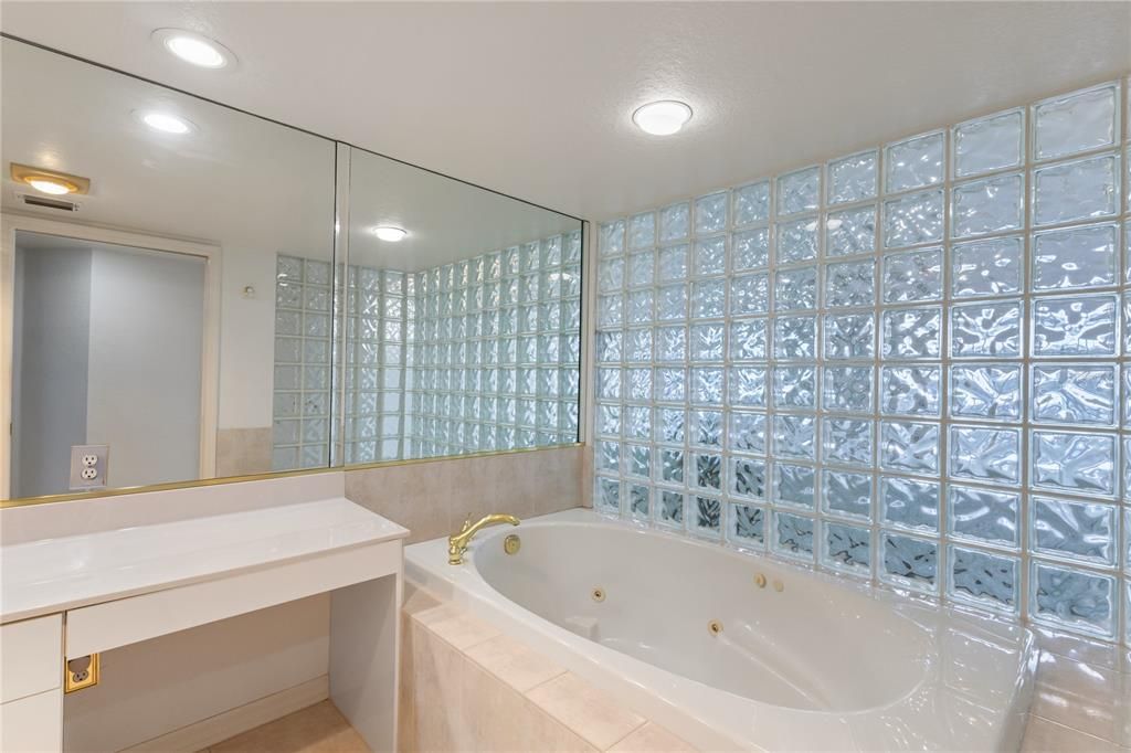 For Sale: $424,900 (3 beds, 4 baths, 2174 Square Feet)