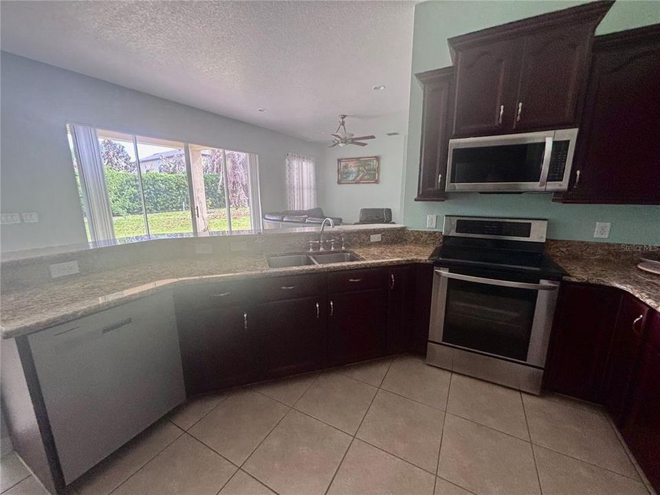 В аренду: $3,600 (5 спален, 4 ванн, 3281 Квадратных фут)