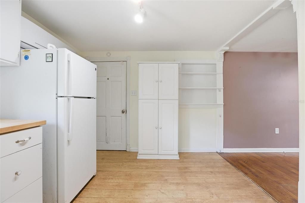 На продажу: $214,900 (2 спален, 1 ванн, 754 Квадратных фут)