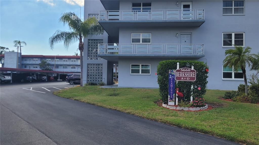 For Sale: $126,900 (1 beds, 1 baths, 1055 Square Feet)