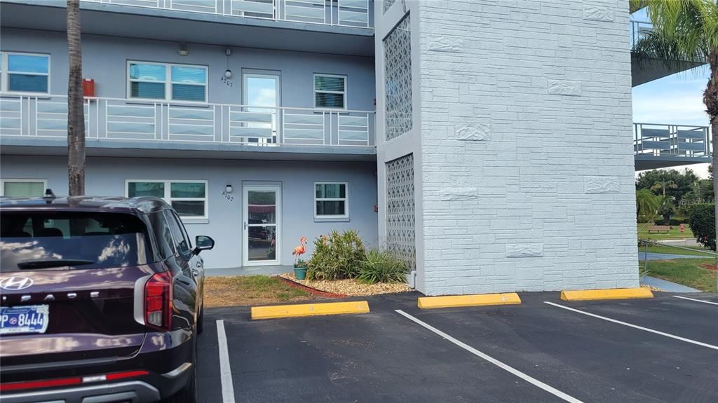 For Sale: $126,900 (1 beds, 1 baths, 1055 Square Feet)
