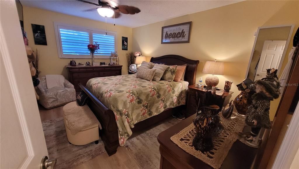 For Sale: $126,900 (1 beds, 1 baths, 1055 Square Feet)