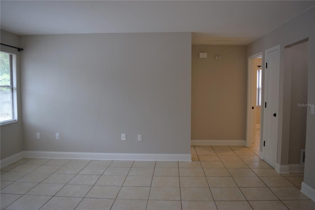 For Rent: $1,250 (2 beds, 1 baths, 3294 Square Feet)