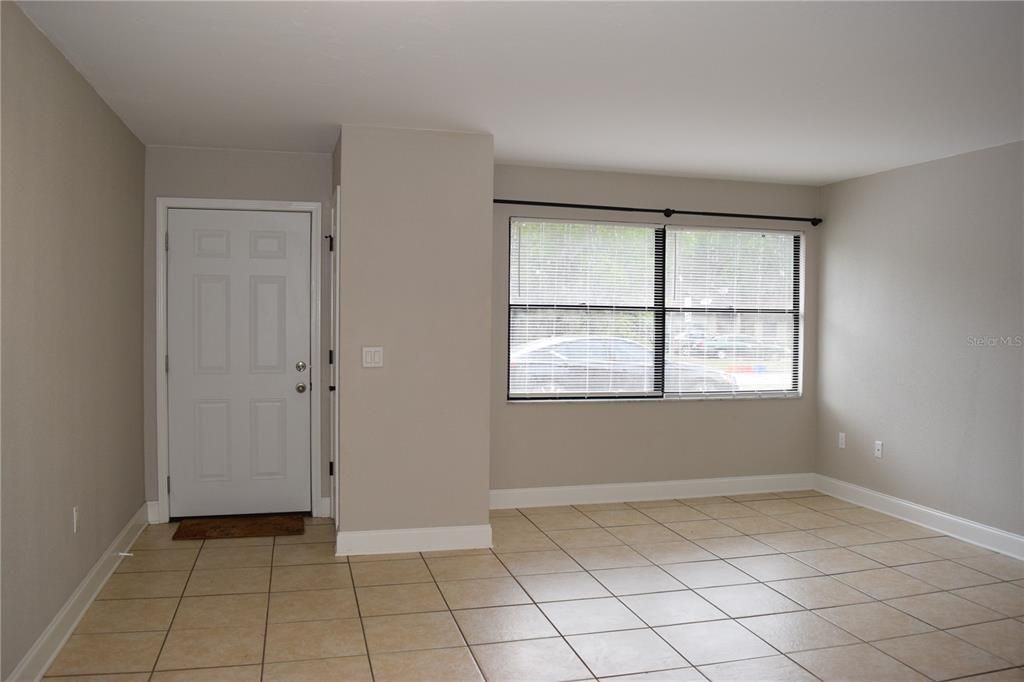 For Rent: $1,250 (2 beds, 1 baths, 3294 Square Feet)