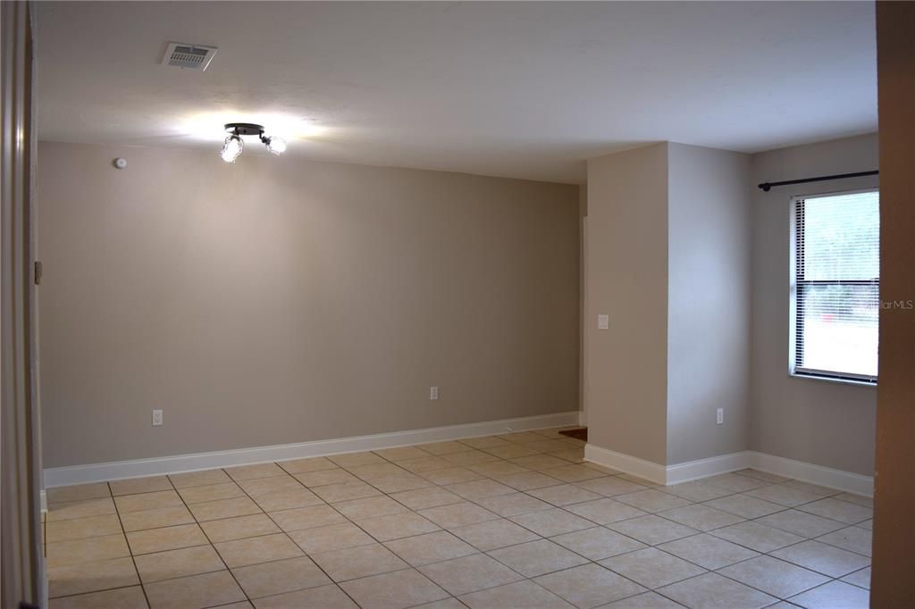 For Rent: $1,250 (2 beds, 1 baths, 3294 Square Feet)
