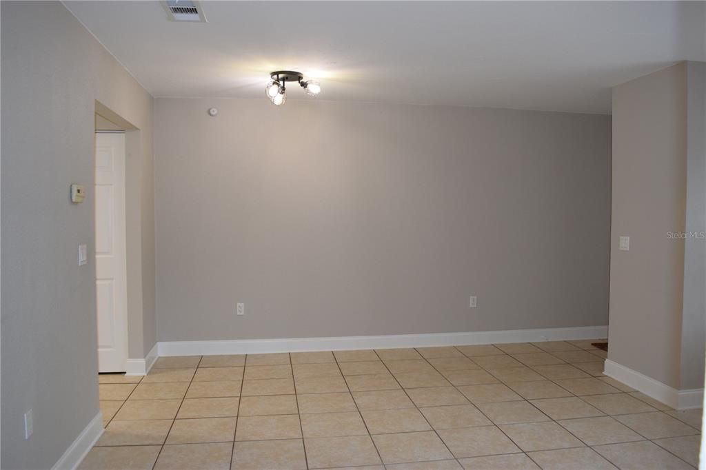 For Rent: $1,250 (2 beds, 1 baths, 3294 Square Feet)