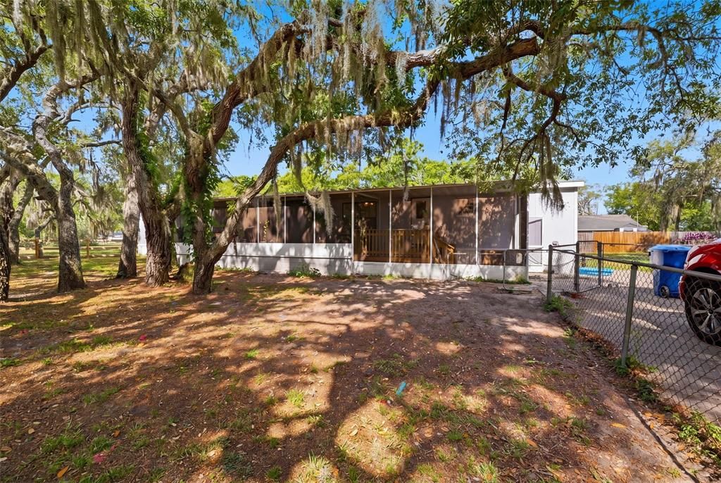 Activo con contrato: $249,900 (4 camas, 2 baños, 2052 Pies cuadrados)