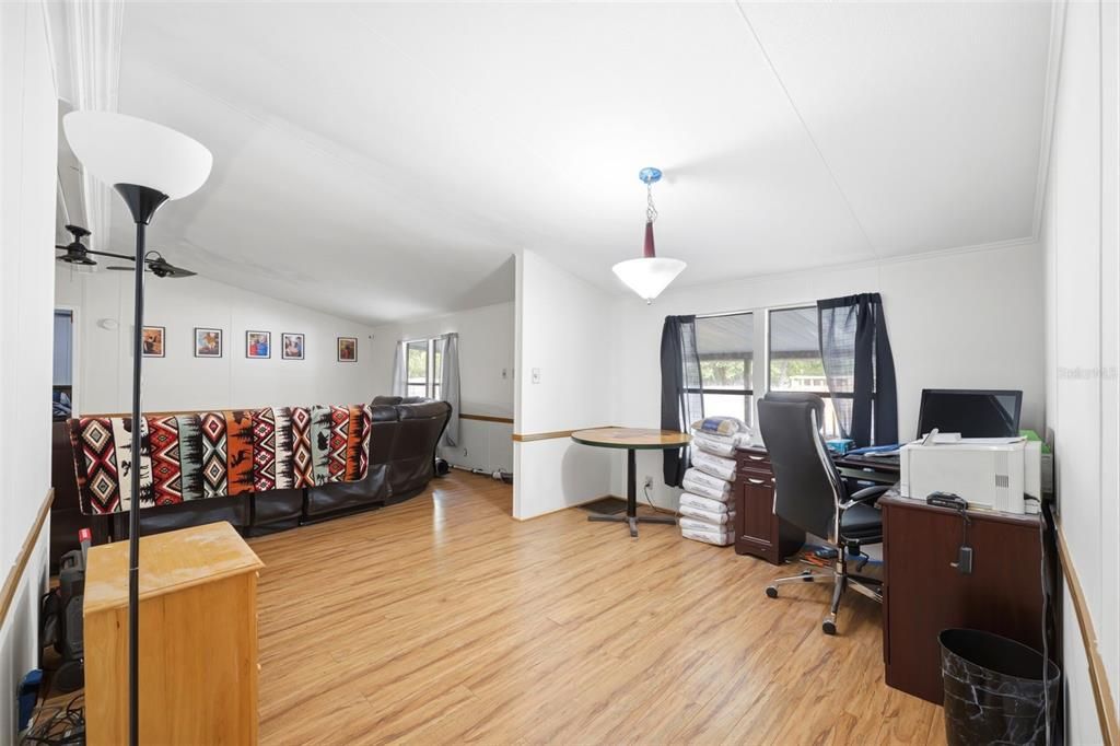 Activo con contrato: $249,900 (4 camas, 2 baños, 2052 Pies cuadrados)