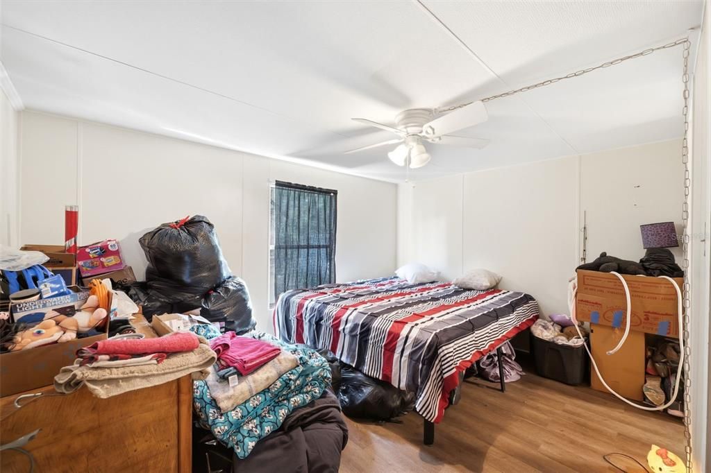 Activo con contrato: $249,900 (4 camas, 2 baños, 2052 Pies cuadrados)