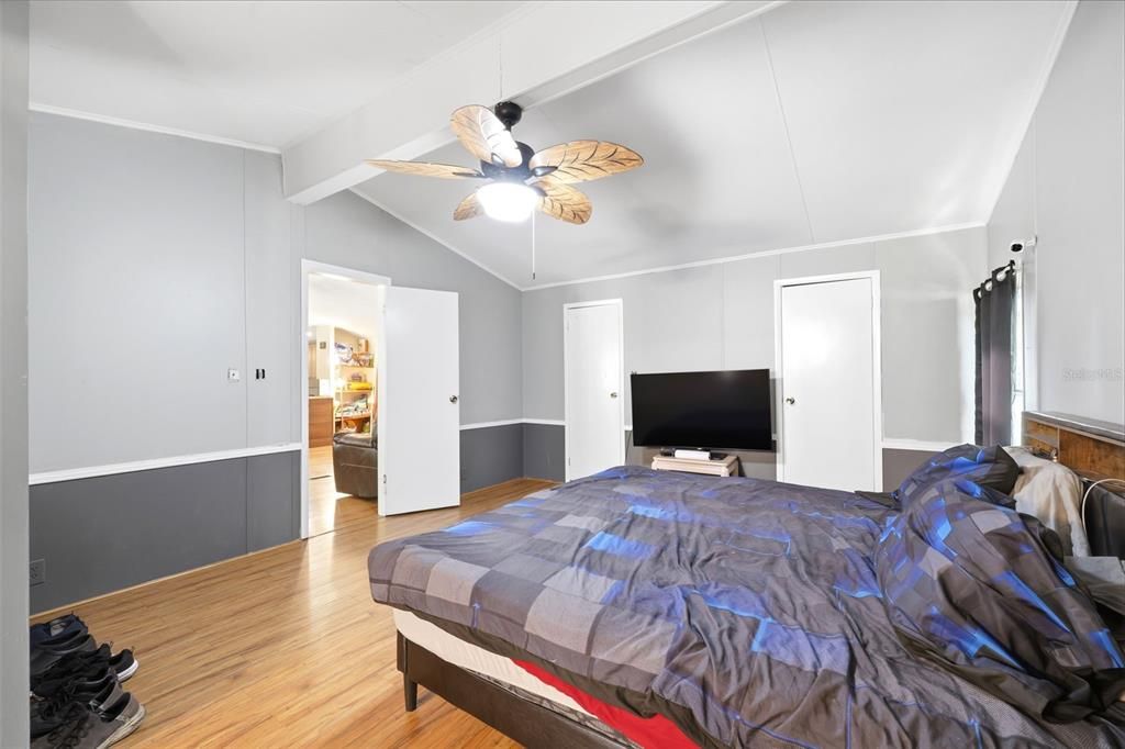 Activo con contrato: $249,900 (4 camas, 2 baños, 2052 Pies cuadrados)