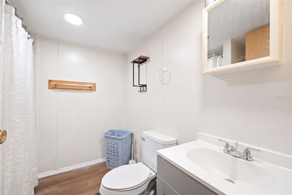Activo con contrato: $249,900 (4 camas, 2 baños, 2052 Pies cuadrados)