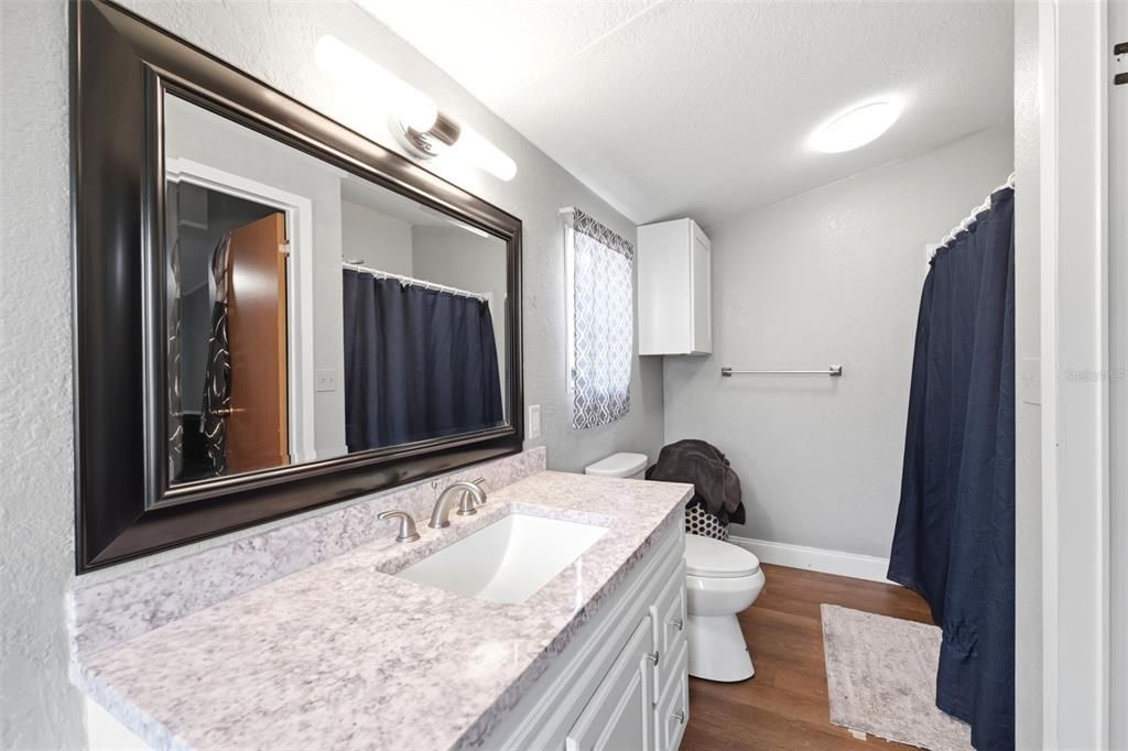 Activo con contrato: $249,900 (4 camas, 2 baños, 2052 Pies cuadrados)
