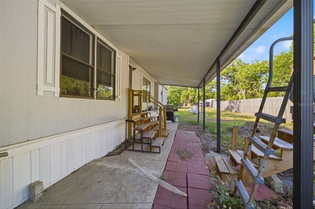 Activo con contrato: $249,900 (4 camas, 2 baños, 2052 Pies cuadrados)