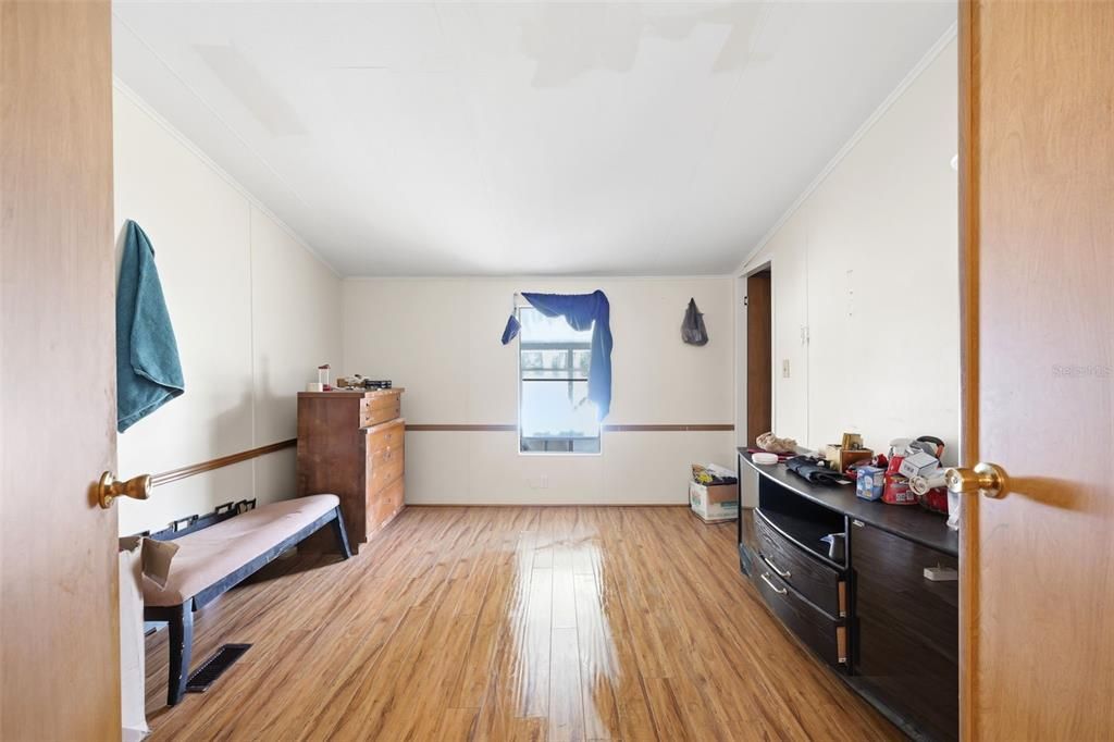 Activo con contrato: $249,900 (4 camas, 2 baños, 2052 Pies cuadrados)