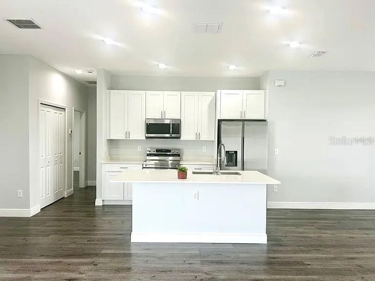 For Rent: $2,100 (4 beds, 2 baths, 1608 Square Feet)