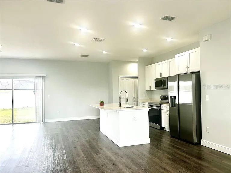 For Rent: $2,100 (4 beds, 2 baths, 1608 Square Feet)