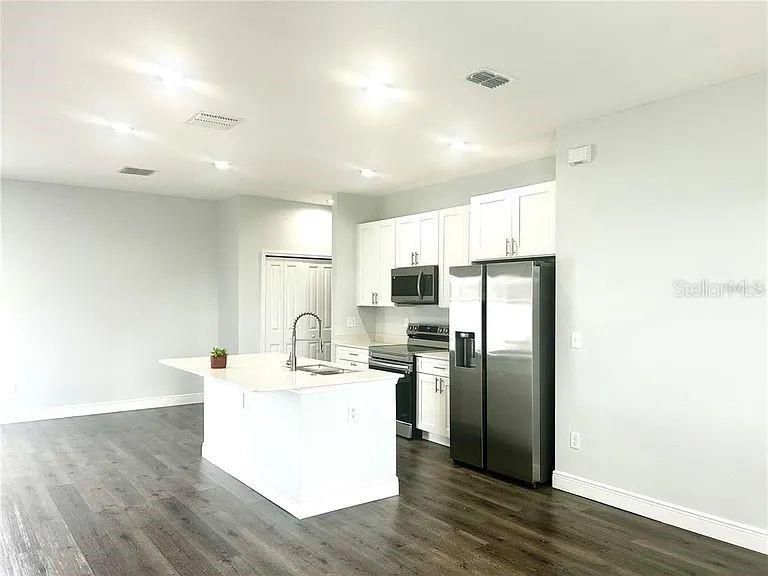 For Rent: $2,100 (4 beds, 2 baths, 1608 Square Feet)