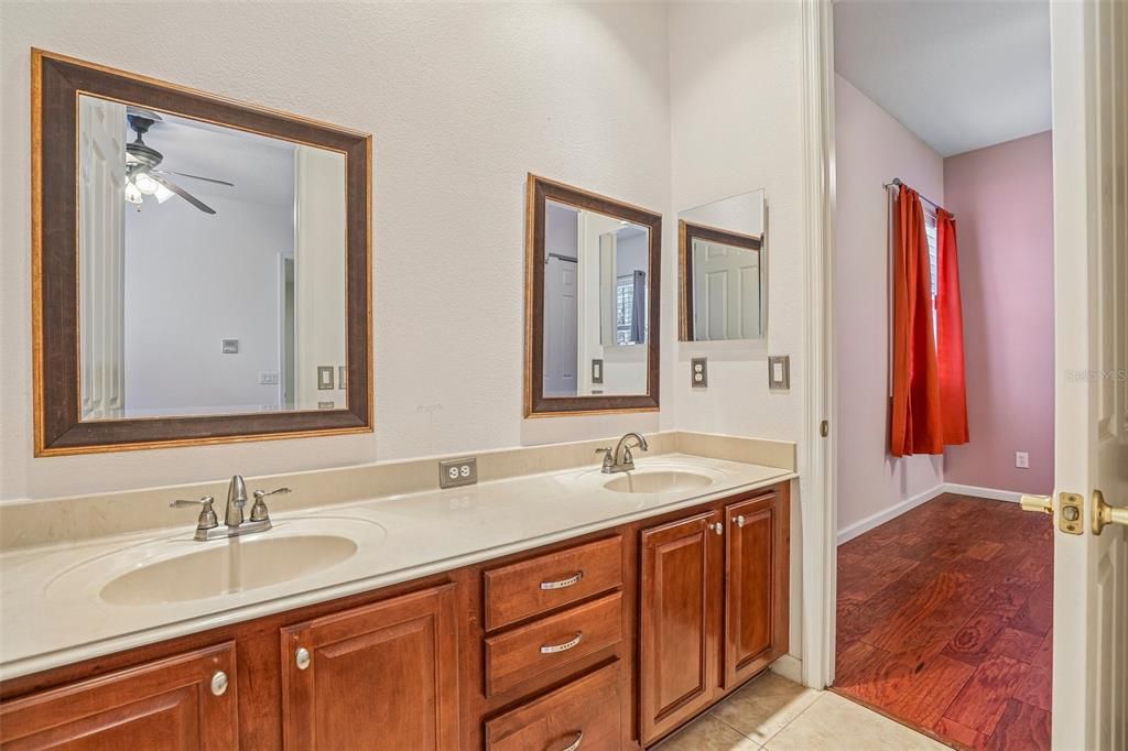 Activo con contrato: $650,000 (4 camas, 3 baños, 2732 Pies cuadrados)