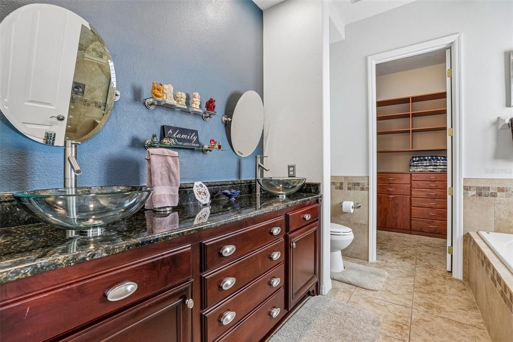 Activo con contrato: $650,000 (4 camas, 3 baños, 2732 Pies cuadrados)