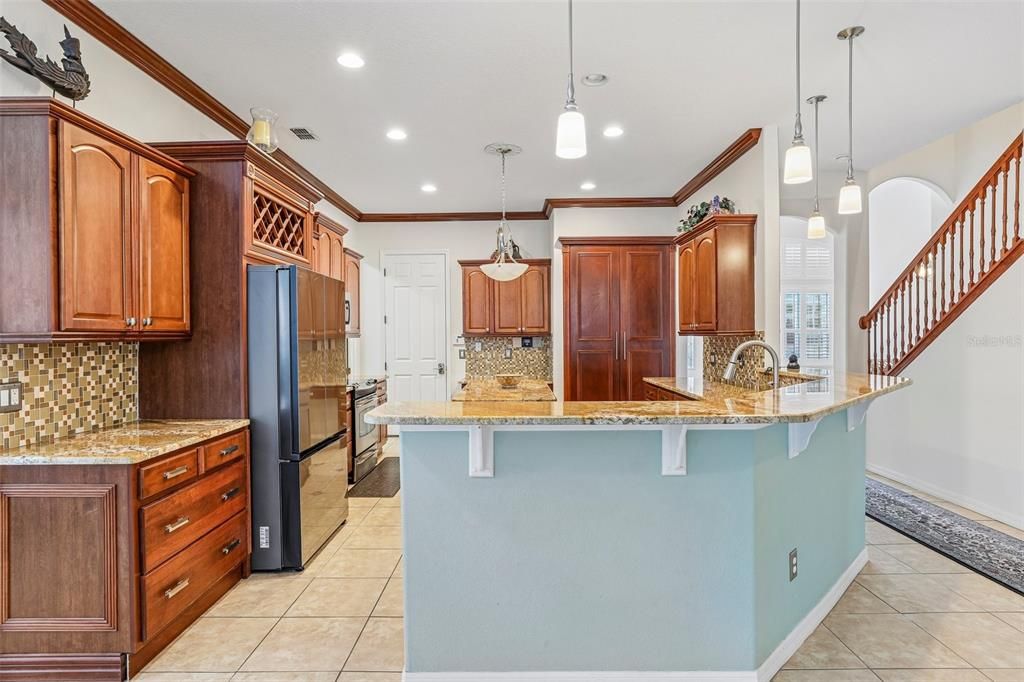 Activo con contrato: $650,000 (4 camas, 3 baños, 2732 Pies cuadrados)