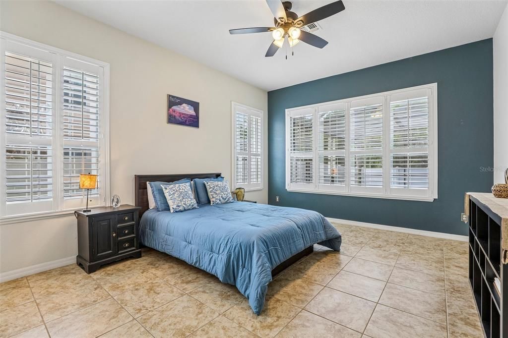Activo con contrato: $650,000 (4 camas, 3 baños, 2732 Pies cuadrados)