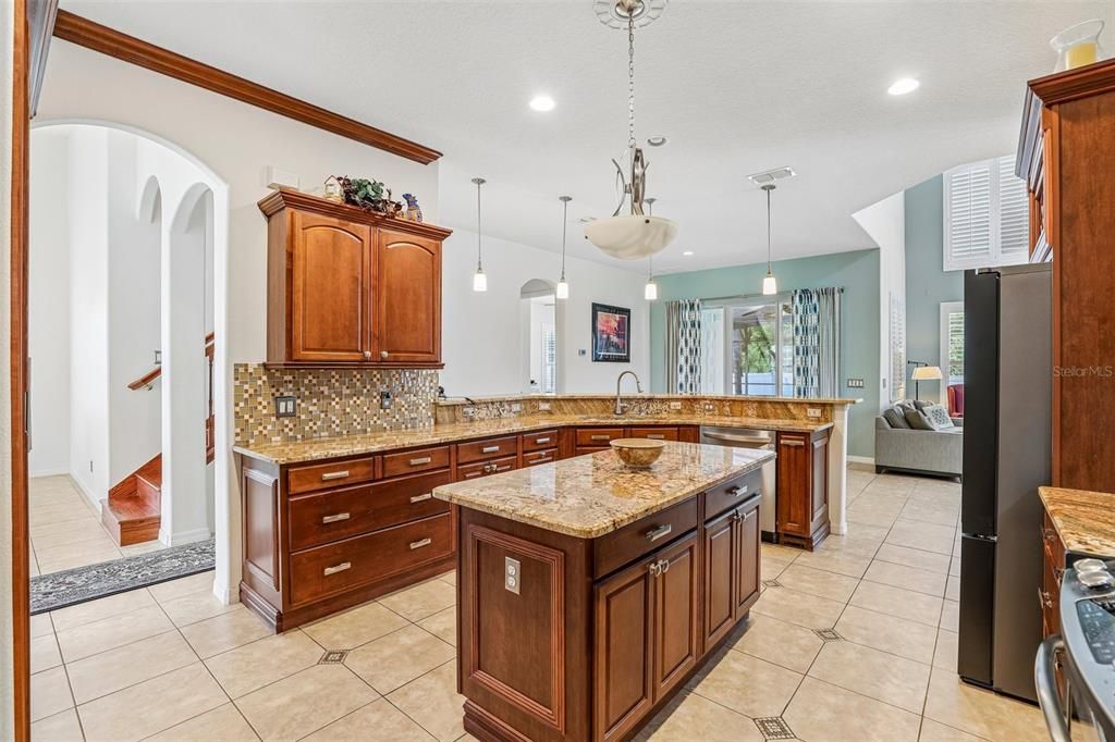 Activo con contrato: $650,000 (4 camas, 3 baños, 2732 Pies cuadrados)