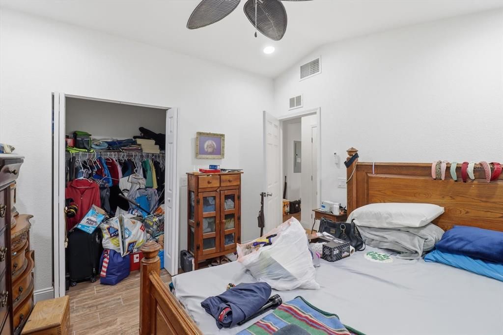 For Sale: $158,900 (1 beds, 1 baths, 612 Square Feet)