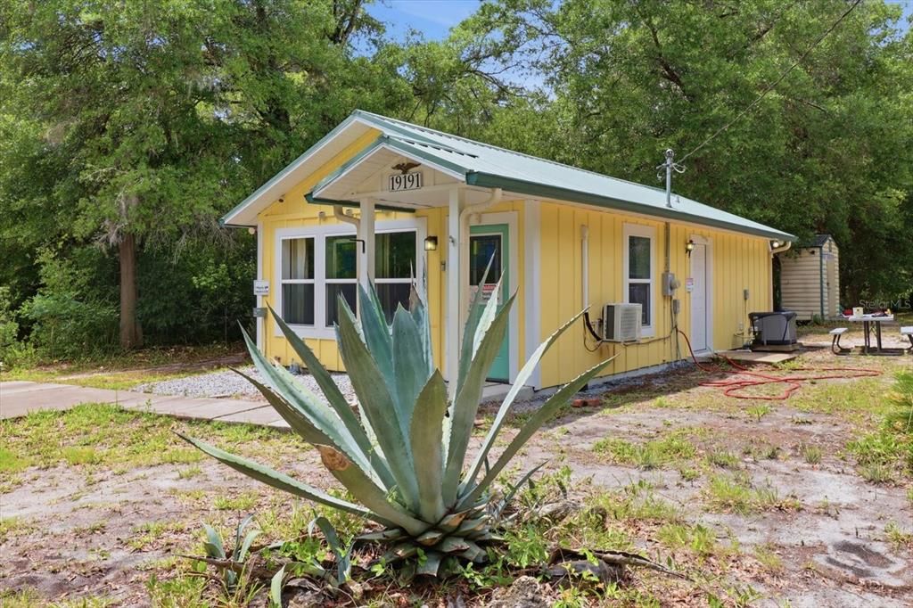 For Sale: $158,900 (1 beds, 1 baths, 612 Square Feet)